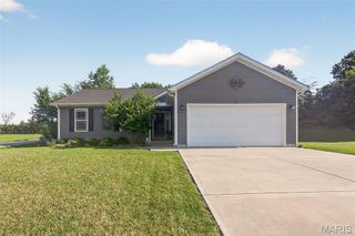 11 Round Table Court, Winfield, MO 63389