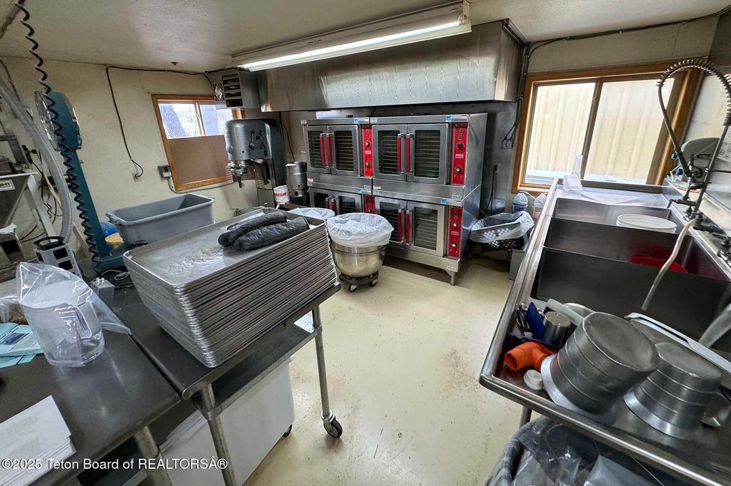 130 N CACHE Street, Jackson, WY 83001 photo 9