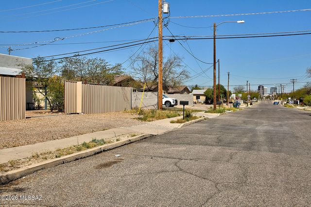 1724 S 8th Avenue, Tucson, AZ 85713