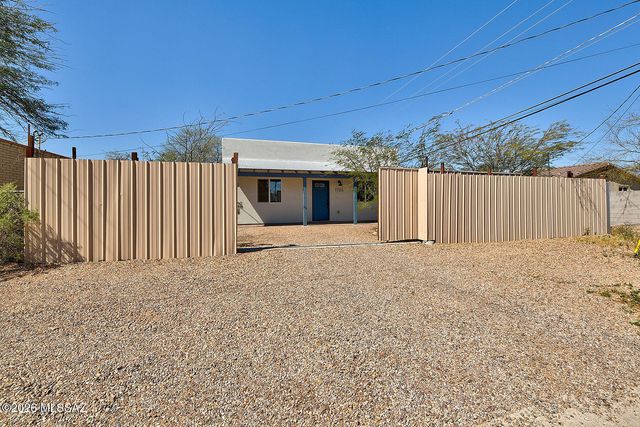 1724 S 8th Avenue, Tucson, AZ 85713