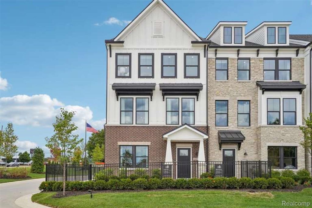 44010 Oakmont Drive, Plymouth Charter Township, MI 48170
