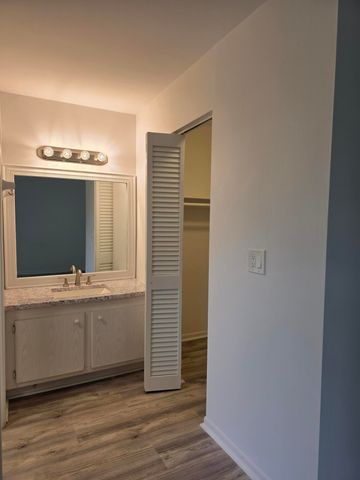 640 SE 2nd Avenue 111, Boynton Beach, FL 33435