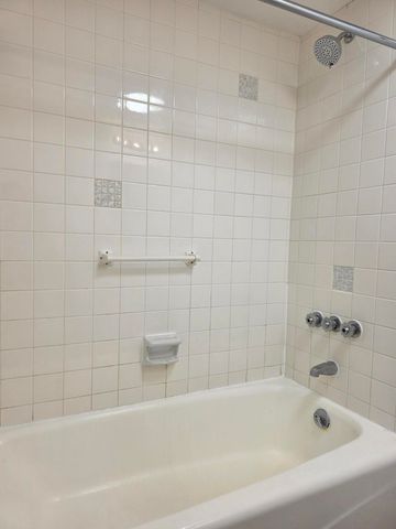 640 SE 2nd Avenue 111, Boynton Beach, FL 33435