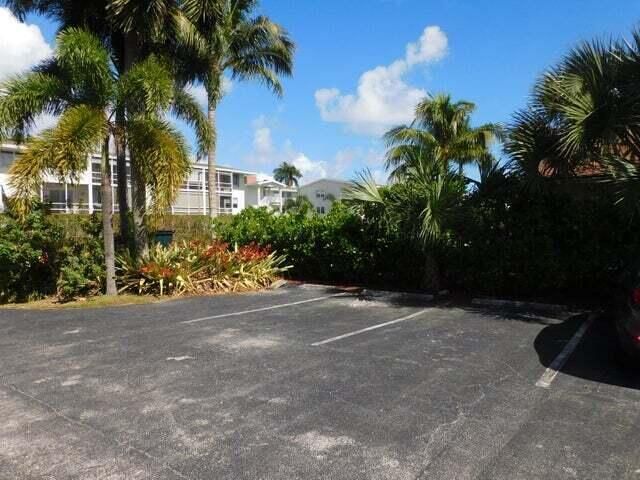 640 SE 2nd Avenue 111, Boynton Beach, FL 33435
