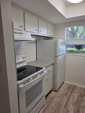 640 SE 2nd Avenue 111, Boynton Beach, FL 33435