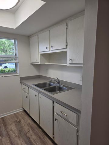 640 SE 2nd Avenue 111, Boynton Beach, FL 33435