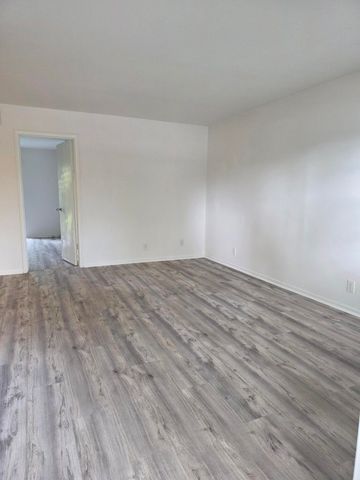 640 SE 2nd Avenue 111, Boynton Beach, FL 33435