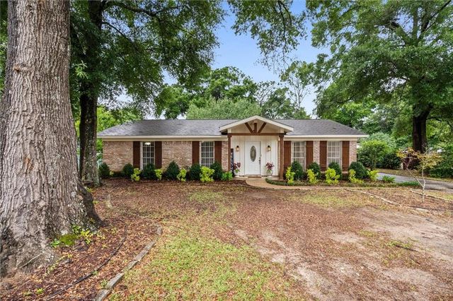 5813 Ryals Street, Satsuma, AL 36572