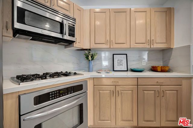 650 Kelton Avenue 301, Los Angeles, CA 90024