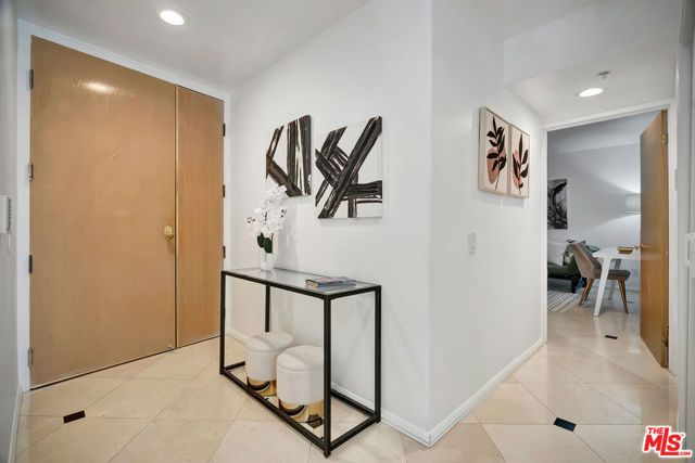 650 Kelton Avenue 301, Los Angeles, CA 90024