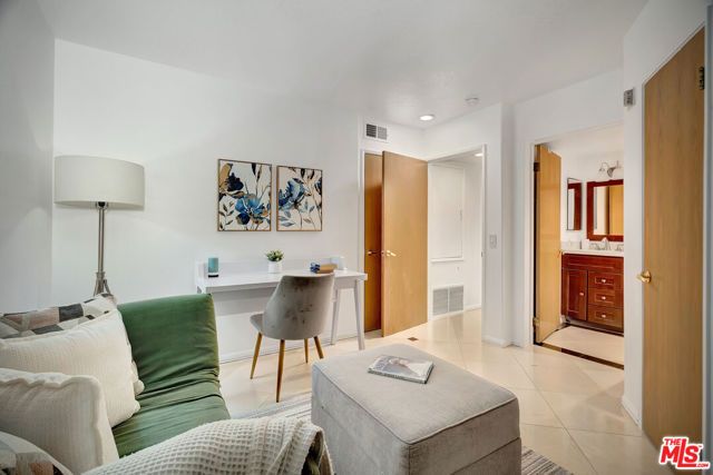 650 Kelton Avenue 301, Los Angeles, CA 90024