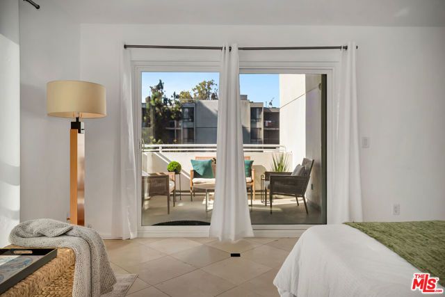 650 Kelton Avenue 301, Los Angeles, CA 90024