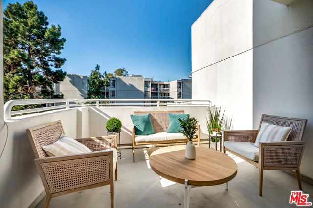 650 Kelton Avenue 301, Los Angeles, CA 90024