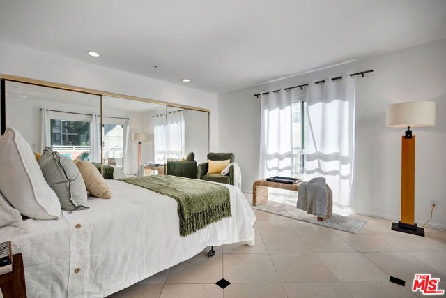 650 Kelton Avenue 301, Los Angeles, CA 90024