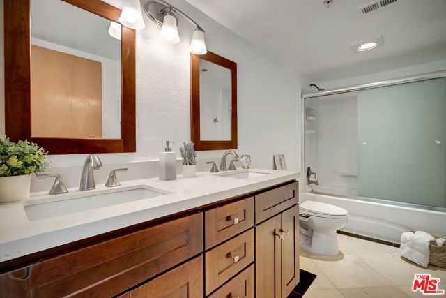 650 Kelton Avenue 301, Los Angeles, CA 90024