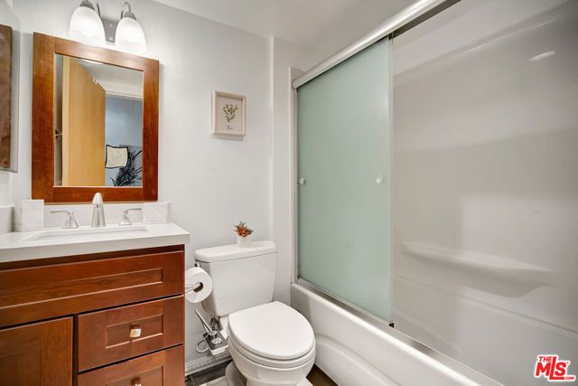 650 Kelton Avenue 301, Los Angeles, CA 90024