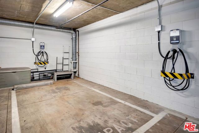 650 Kelton Avenue 301, Los Angeles, CA 90024