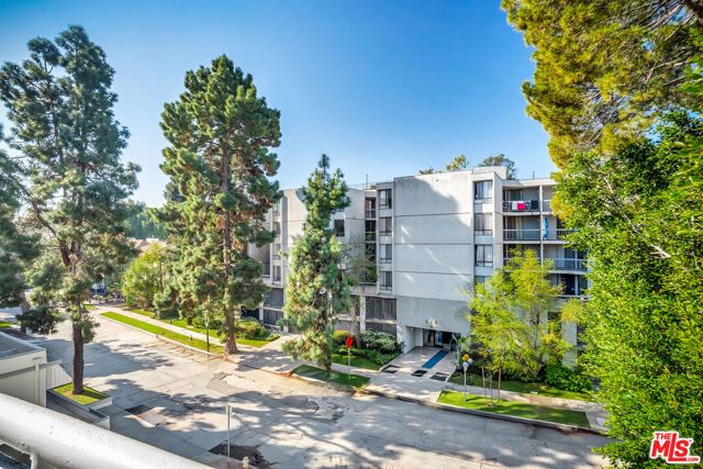 650 Kelton Avenue 301, Los Angeles, CA 90024