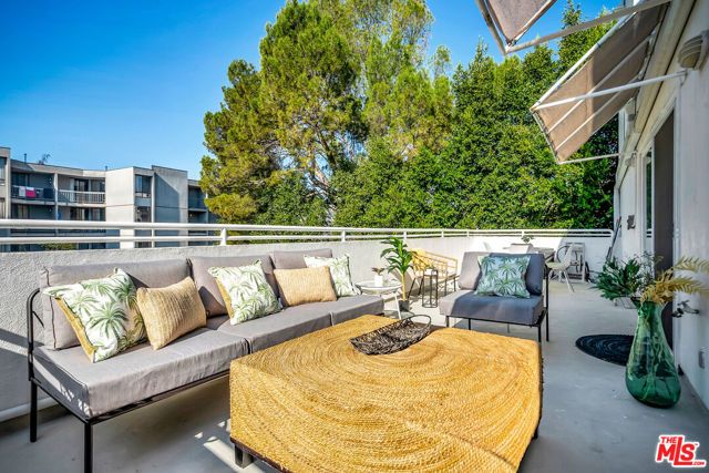 650 Kelton Avenue 301, Los Angeles, CA 90024