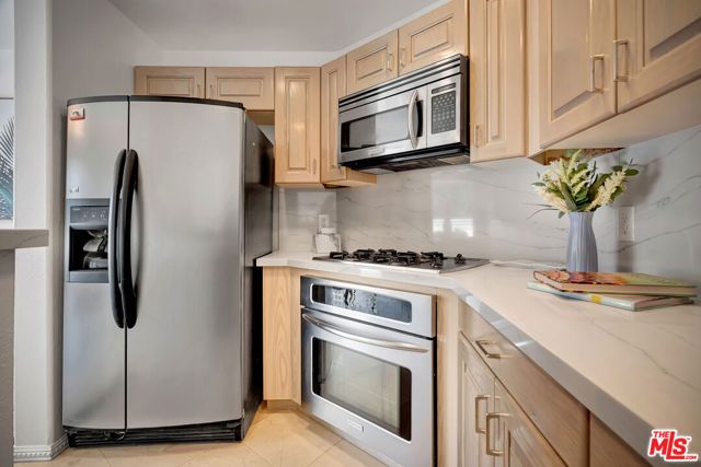 650 Kelton Avenue 301, Los Angeles, CA 90024