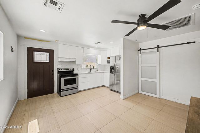 1609 W CHIPMAN Road, Phoenix, AZ 85041