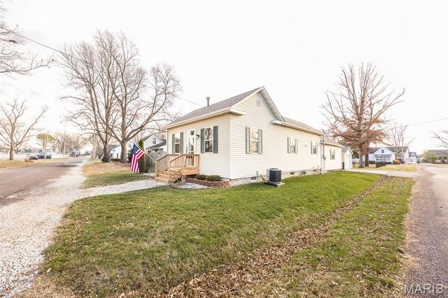 824 W State Street, Mascoutah, IL 62258
