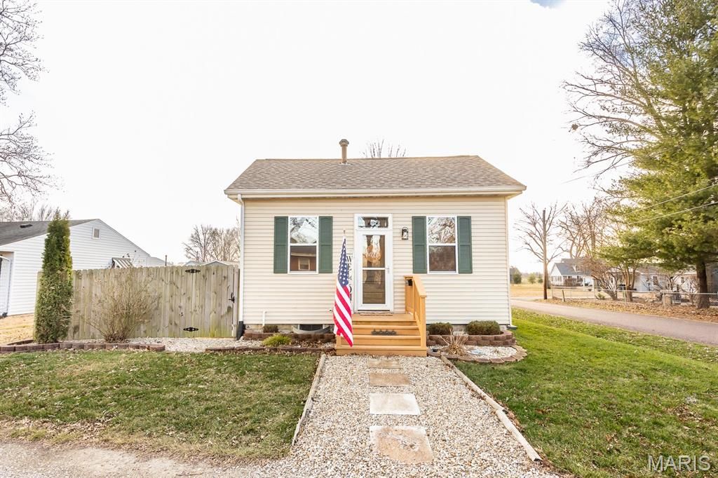 824 W State Street, Mascoutah, IL 62258