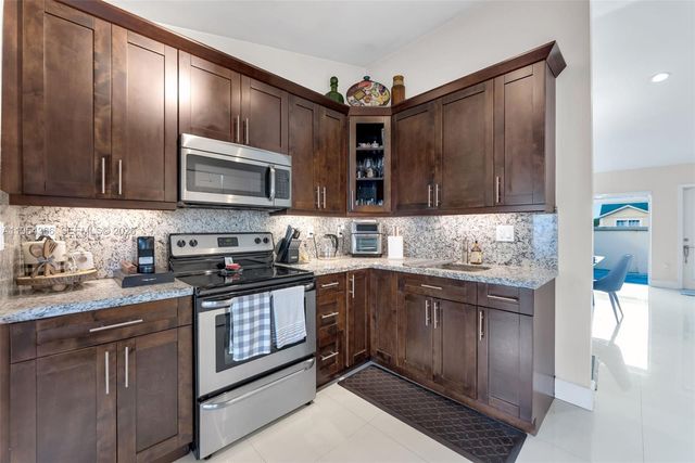 3246 NW 204th Ter, Miami Gardens, FL 33056