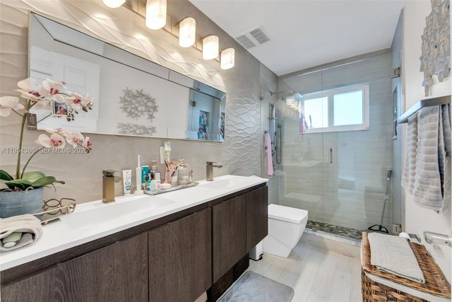 3246 NW 204th Ter, Miami Gardens, FL 33056