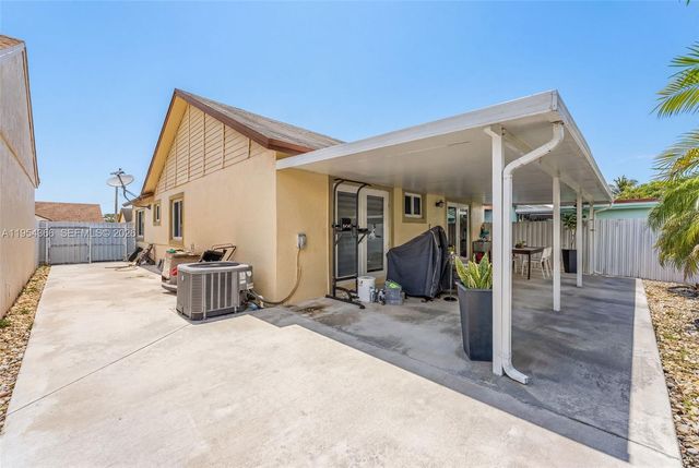 3246 NW 204th Ter, Miami Gardens, FL 33056