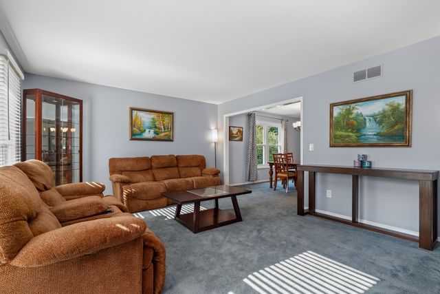 2686 Le Baron Court, Geneva, IL 60134