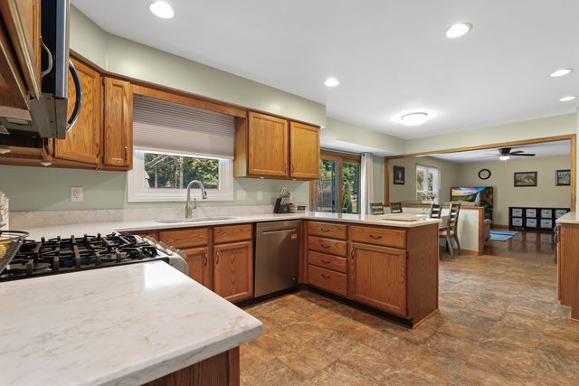 2686 Le Baron Court, Geneva, IL 60134