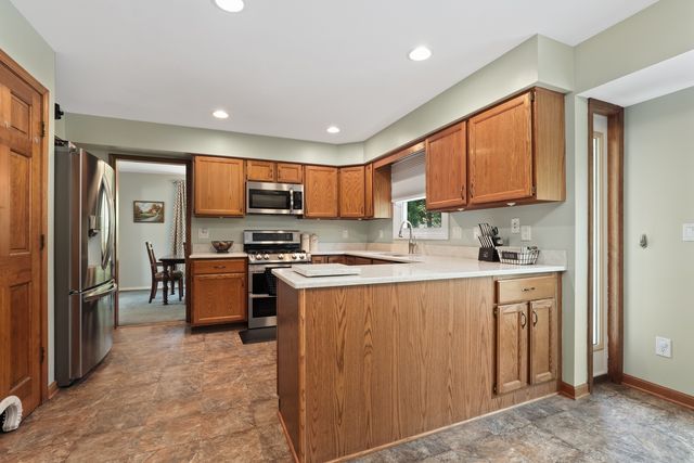 2686 Le Baron Court, Geneva, IL 60134