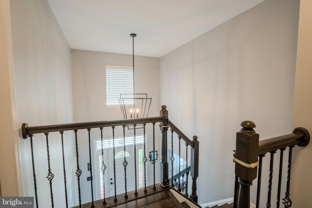 303 OAKCREST MANOR DR NE, Leesburg, VA 20176