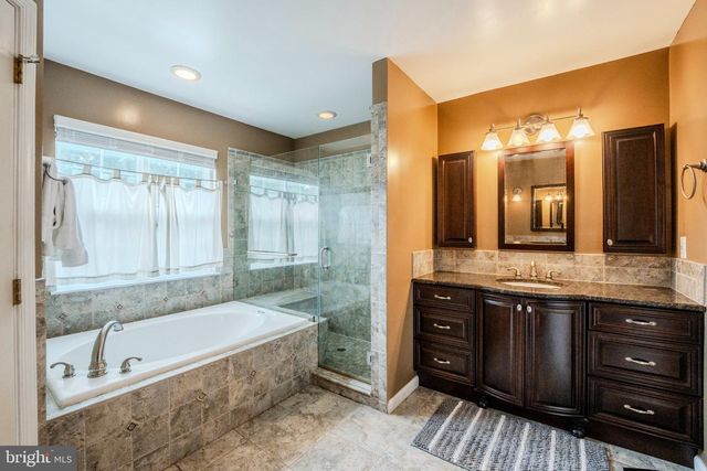 303 OAKCREST MANOR DR NE, Leesburg, VA 20176