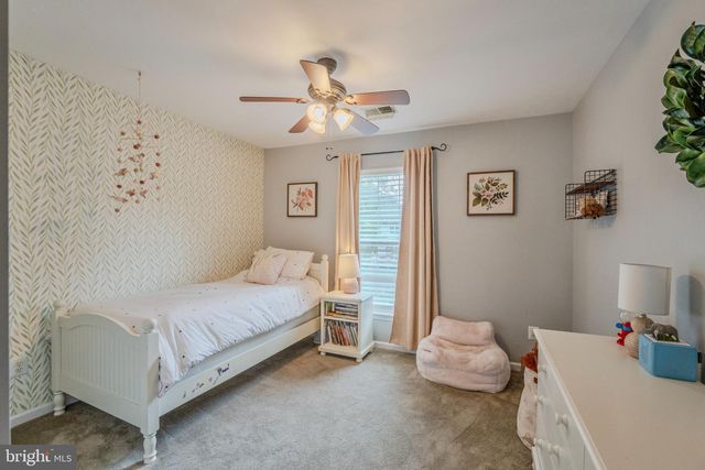 303 OAKCREST MANOR DR NE, Leesburg, VA 20176