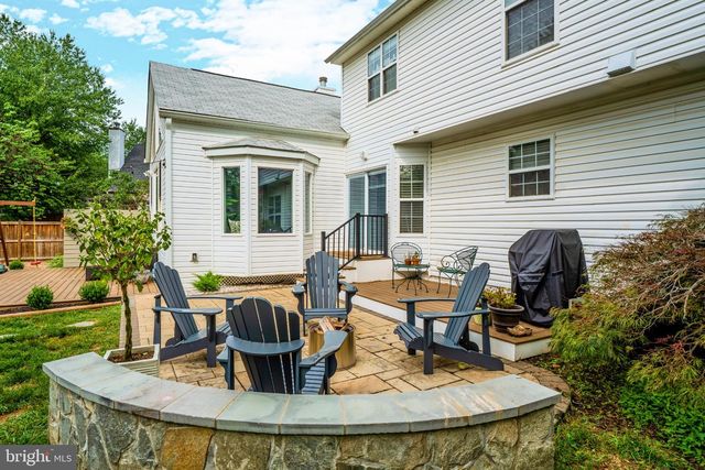 303 OAKCREST MANOR DR NE, Leesburg, VA 20176