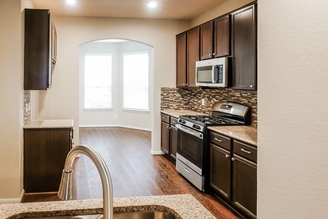 19011 Woodland Leaf Lane, Tomball, TX 77375