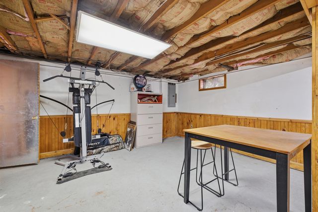 38 Eayers Pond Road, Hudson, NH 03051