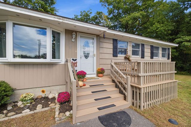 38 Eayers Pond Road, Hudson, NH 03051