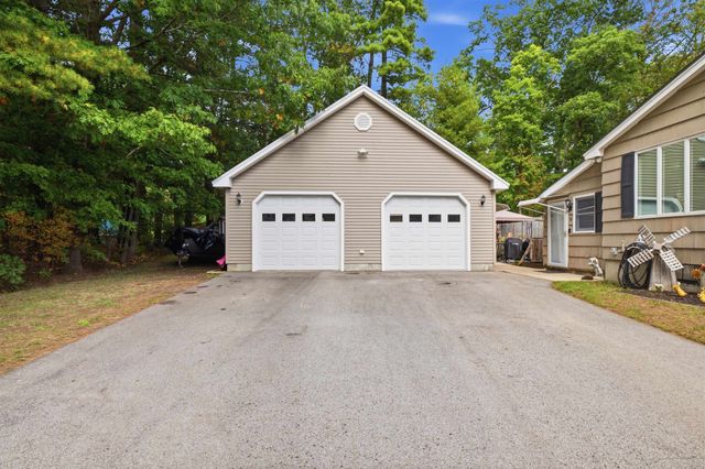 38 Eayers Pond Road, Hudson, NH 03051