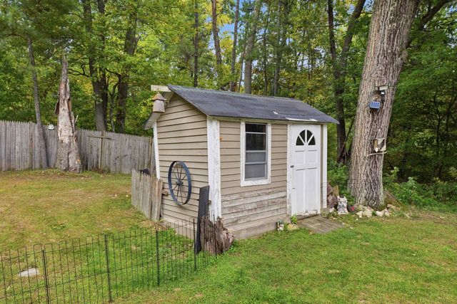 38 Eayers Pond Road, Hudson, NH 03051