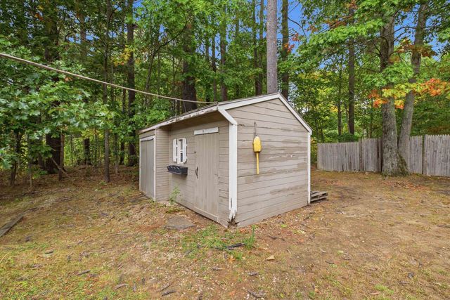 38 Eayers Pond Road, Hudson, NH 03051