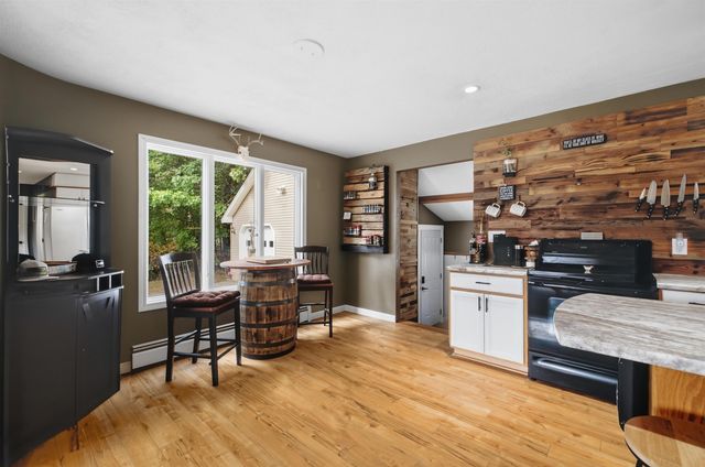 38 Eayers Pond Road, Hudson, NH 03051