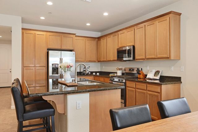 3828 Lookout Dr, Modesto, CA 95355