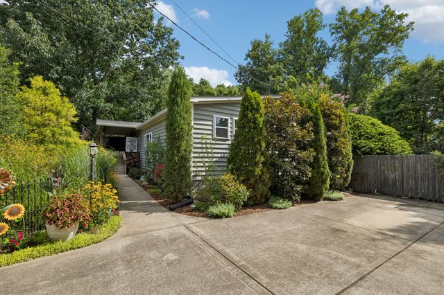 5499 Old Sams Creek Rd, Pegram, TN 37143