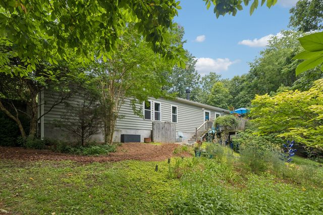5499 Old Sams Creek Rd, Pegram, TN 37143