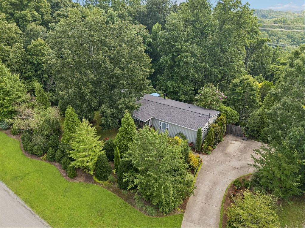 5499 Old Sams Creek Rd, Pegram, TN 37143