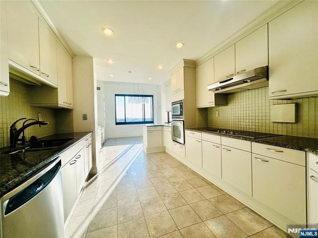 1512 Palisade Avenue 20H, Fort Lee, NJ 07024