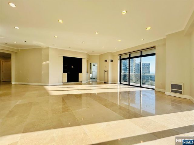 1512 Palisade Avenue 20H, Fort Lee, NJ 07024